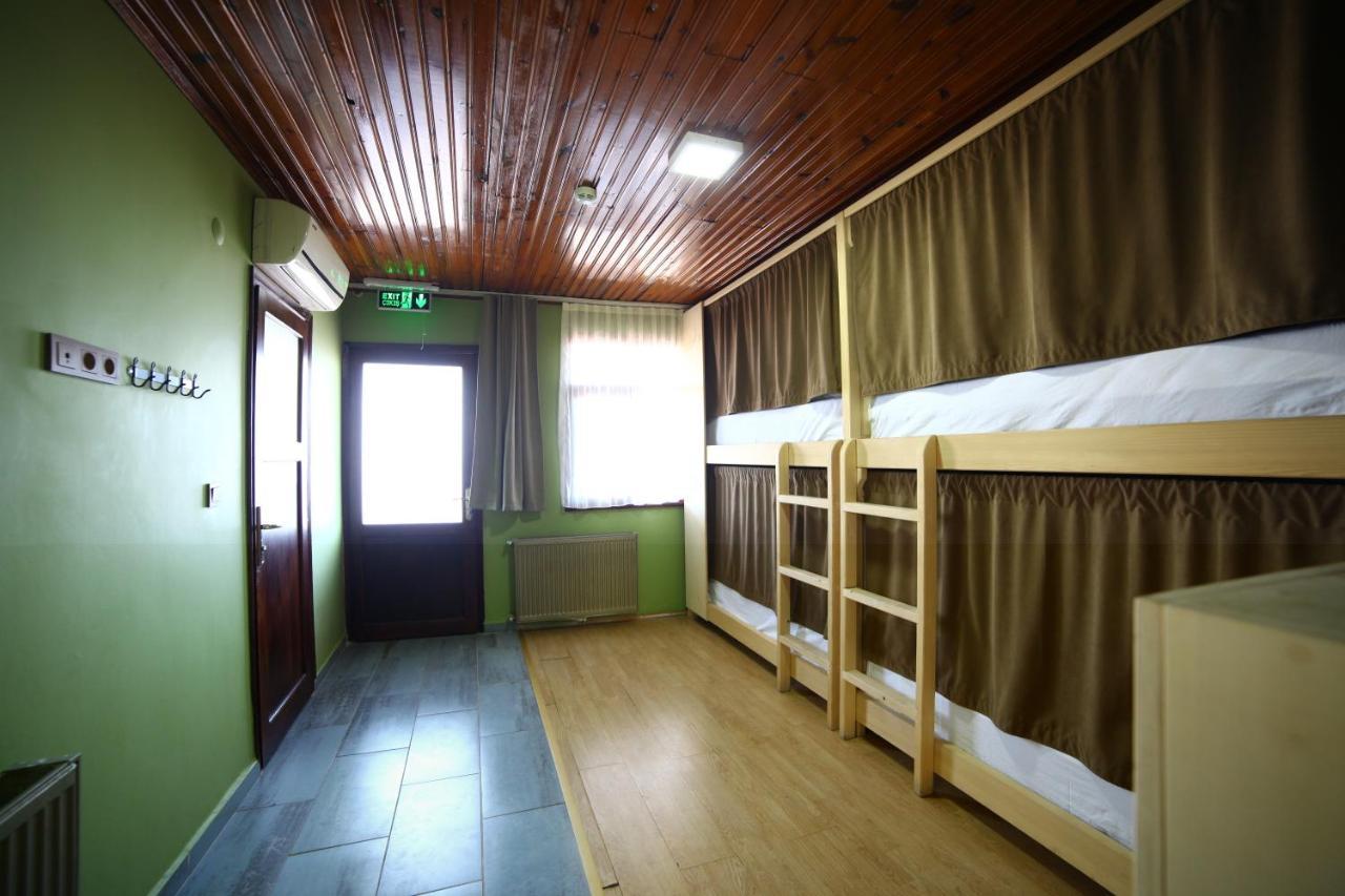 Yolo Hostel Istanbul Exterior photo