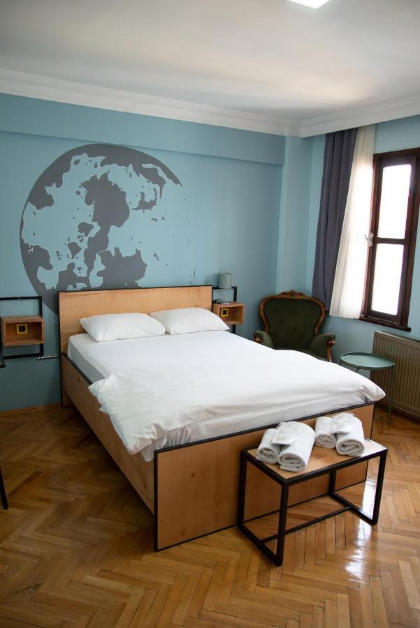 Yolo Hostel Istanbul Exterior photo